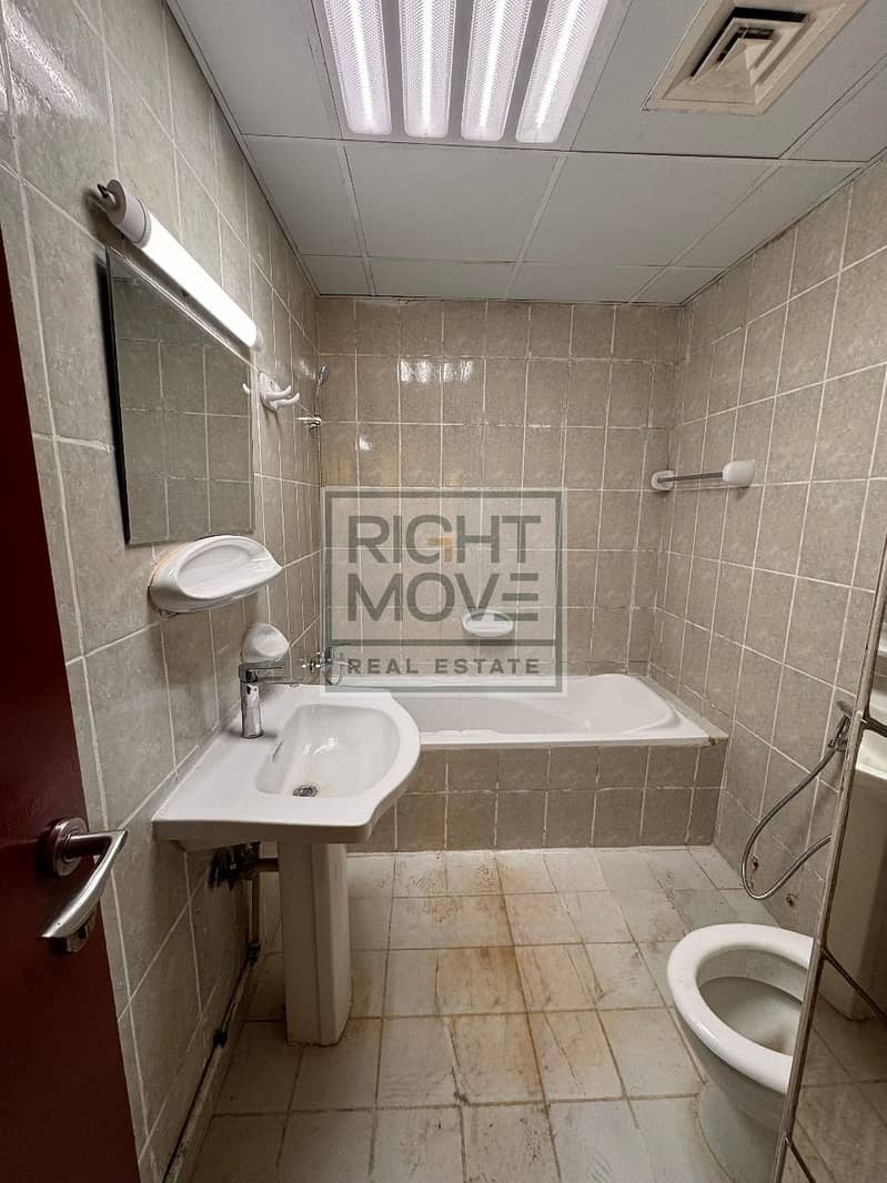 17 0bacf5f6-7696-4786-acee-fa0b1a10a108. jpg