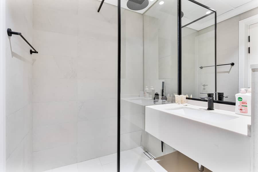 12 Full Bathroom (3). jpeg