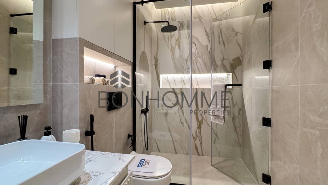 14 Copy of bathroom. jpg