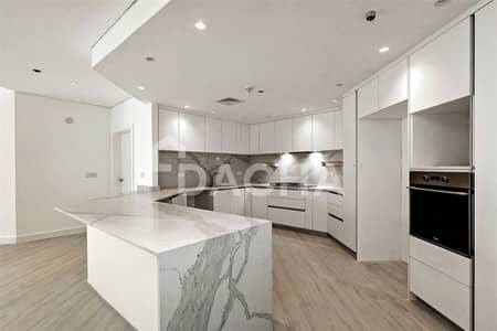 3 Bedroom Flat for Sale in Palm Jumeirah, Dubai - Fully Upgraded | Vacant on Sale | High Floor