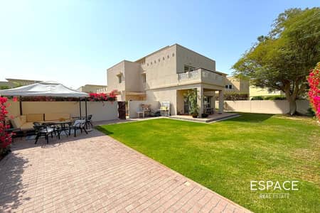 3 Bedroom Villa for Sale in The Lakes, Dubai - Large Corner Plot Backing Park and Pool