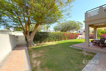 3 Bedroom Villa for Sale in The Lakes, Dubai - Large Corner Plot Backing Park and Pool