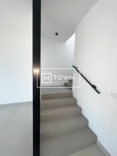 فیلا 4 غرف نوم للبيع في مدينة تلال، الشارقة - stair. jpg