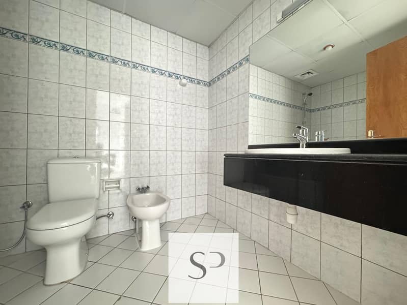 Stylish 1 Bedroom | CHILLER FREE | METRO FRONT