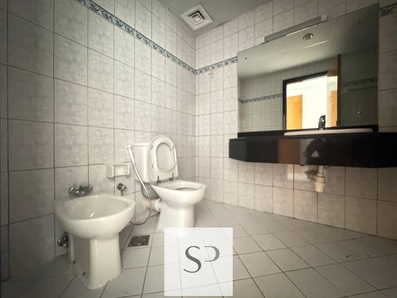 Spacious 2BHK | Prime SZR Location | Chiller Free - Image 8