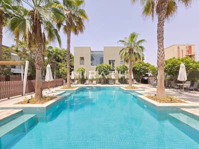 فیلا 4 غرف نوم للايجار في البرشاء، دبي - 13cbeee0-0290-4a65-bcd2-f3fd24faed87. jpg