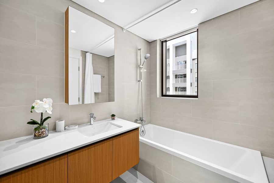 Modern and New 3BD + Maid's Room in Lotus 4, Creek Beach - Image 23