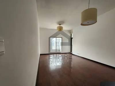 1 Bedroom Flat for Rent in Jumeirah Lake Towers (JLT), Dubai - Near Metro | Chiller Free | Lake View | Top Floor