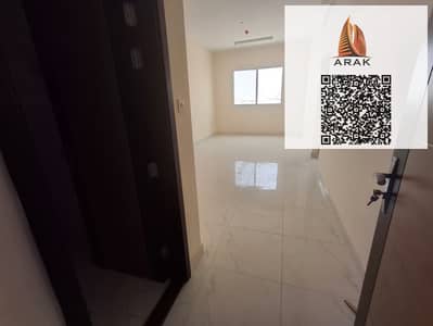 مکتب  للايجار في الجرف، عجمان - صورة واتساب بتاريخ 1447-02-25 في 17.48. 36_6ffb7016. jpg