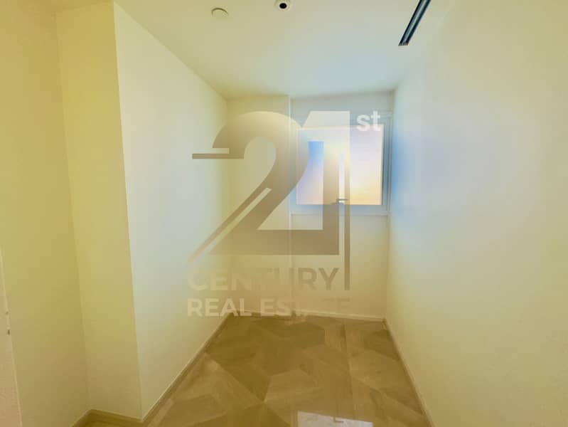 BREATHTAKING SEA VIEWS | FURNISHED | UPGRADED - Image 32