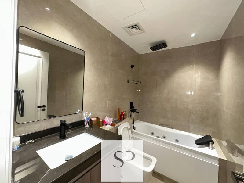 BURJ KHALIFA VIEW | LARGE TERRACE | DOWNTOWN - Image 10