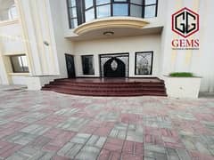 WELL-MAINTAINED | MODERN | SERVANT BLOCK | GARDEN
