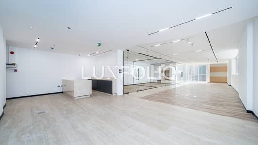 Office for Sale in Business Bay, Dubai - Newly Renovated | Glass Partitions | Corner Office