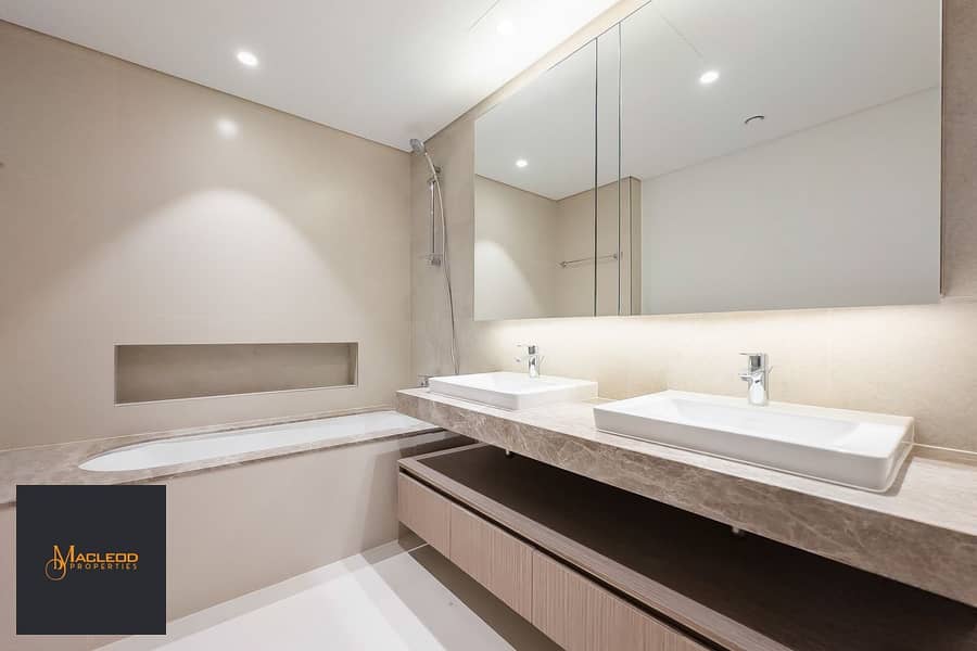 Vacant Soon/ Full Khalifa View/ Spacious Layout - Image 10