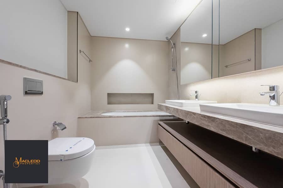 Vacant Soon/ Full Khalifa View/ Spacious Layout - Image 13