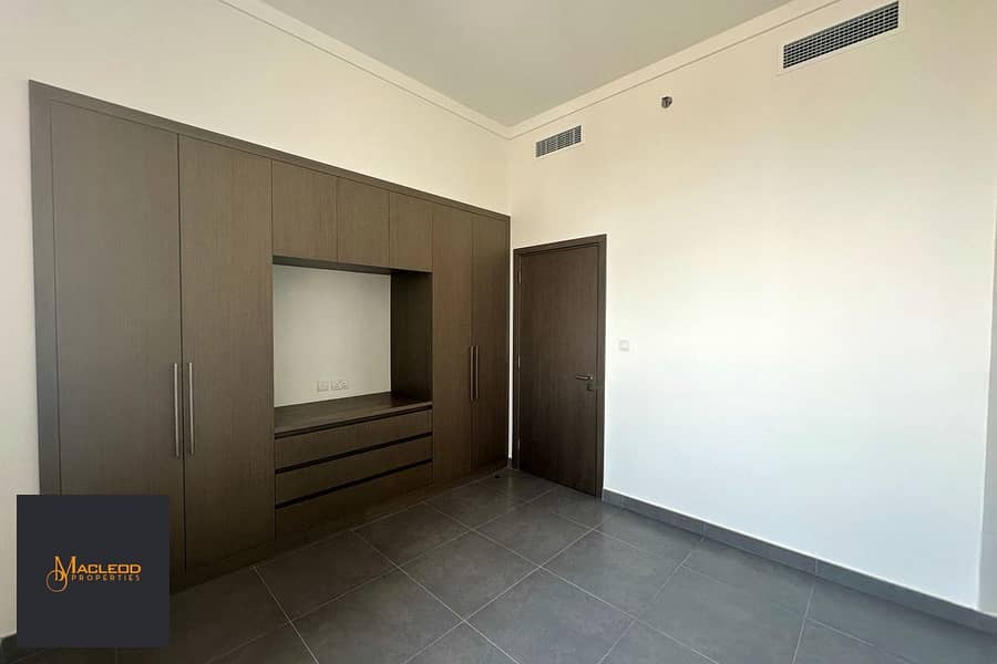 8 Apartment-Creek-Gate-Tower-1-96905-1719658895209-Photoroom. png