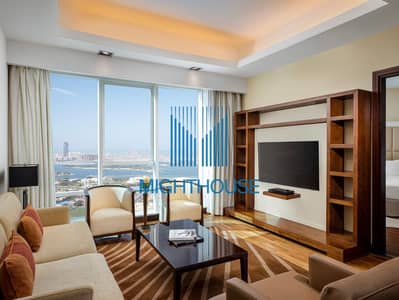 1 Спальня Апартаменты в отеле в аренду в Аль Суфух, Дубай - Deluxe One Bedroom Sea View Apartment_Living Room. jpg