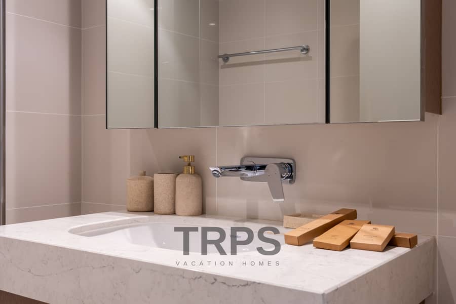 28 Emaar Beach Isle 2 - 208-30. jpg