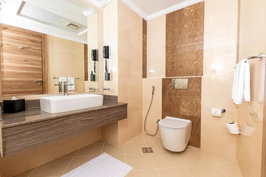 Spacious Furnished One Bedroom Free Bills - Image 8