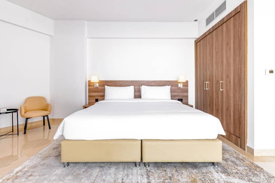 Spacious Furnished One Bedroom Free Bills - Image 13