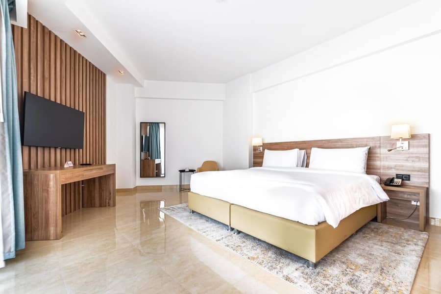 Spacious Furnished One Bedroom Free Bills - Image 15