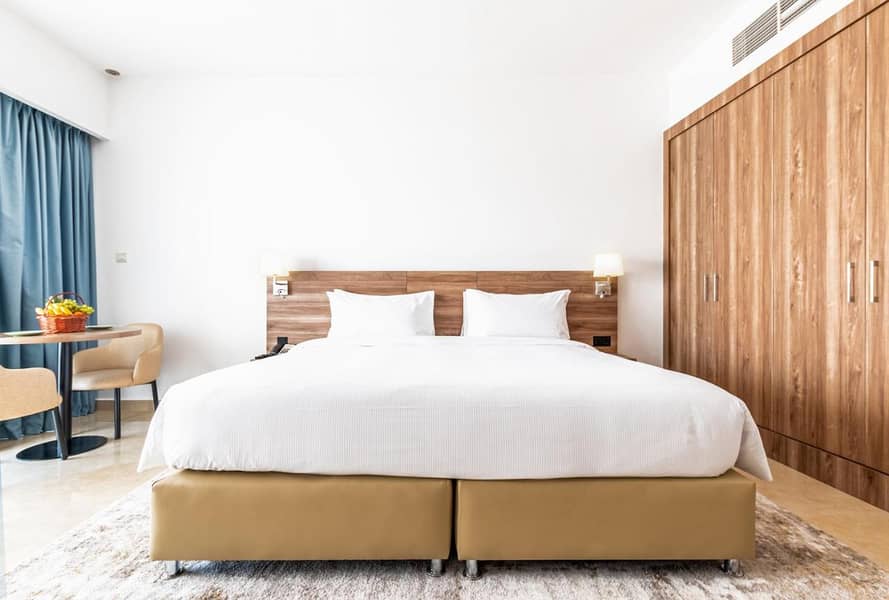 Spacious Furnished One Bedroom Free Bills - Image 16