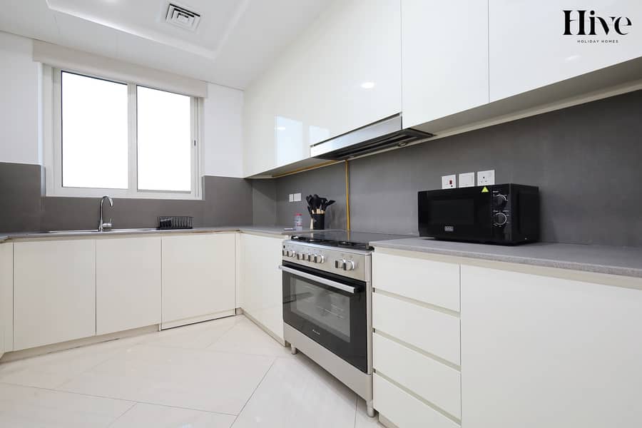Stunning 2 Bed in Al Warqa - Image 8