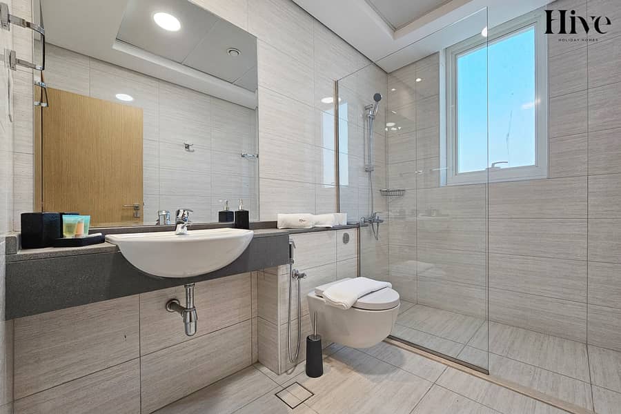 Stunning 2 Bed in Al Warqa - Image 17