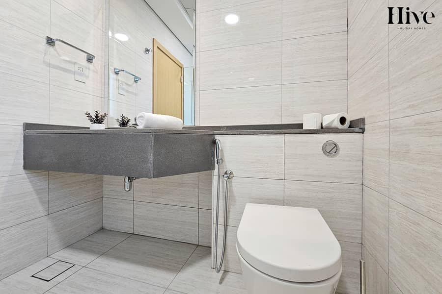 Stunning 2 Bed in Al Warqa - Image 19