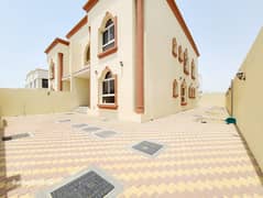 فیلا في حوشي 4 غرف 140000 درهم - 12682948
