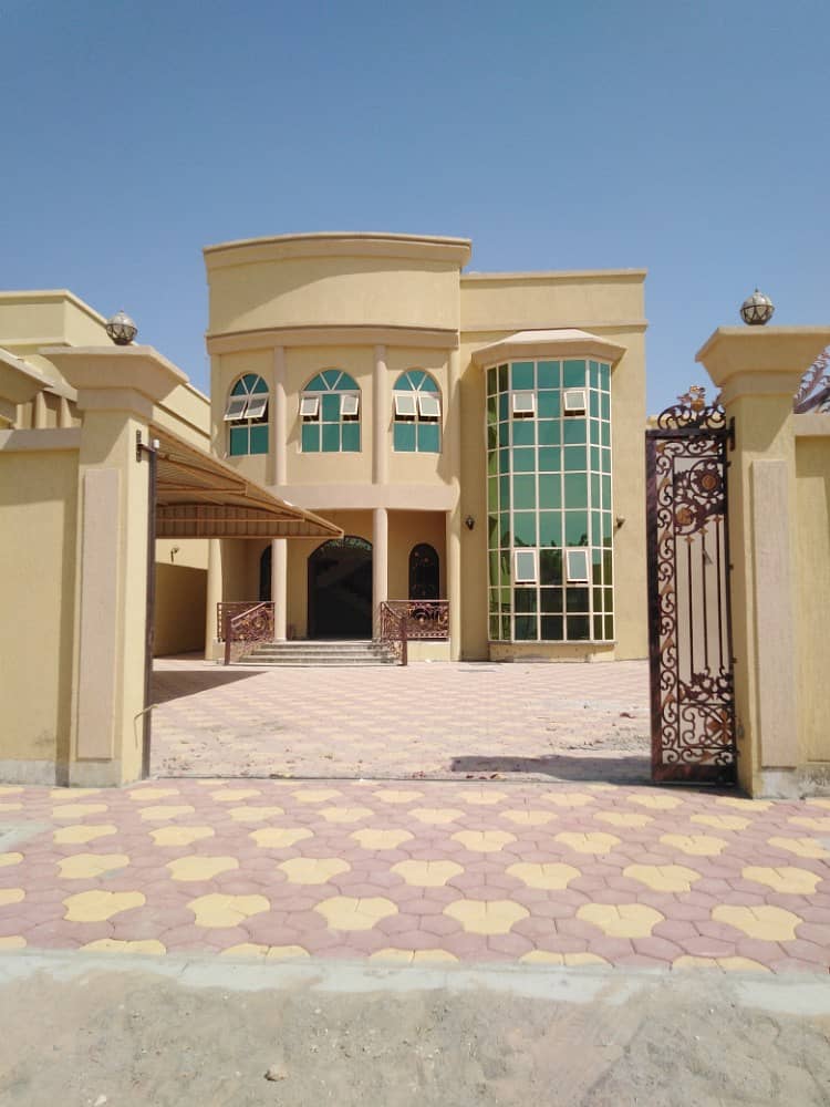 Best price for a 5 bedroom villa in Al Rawda