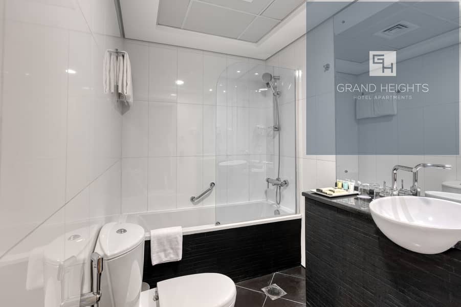 6 Bathroom. jpg