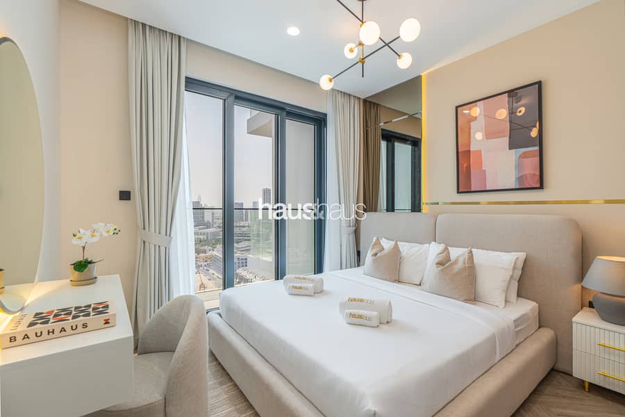 Newly Furnished | Near Circle Mall | Elegant - Image 2