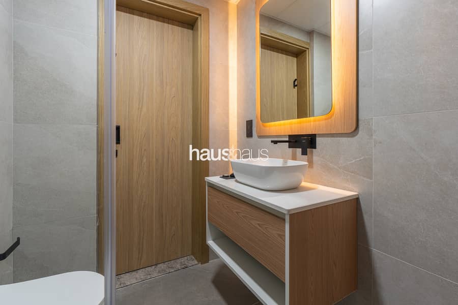 Newly Furnished | Near Circle Mall | Elegant - Image 16