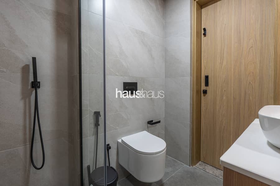 Newly Furnished | Near Circle Mall | Elegant - Image 17