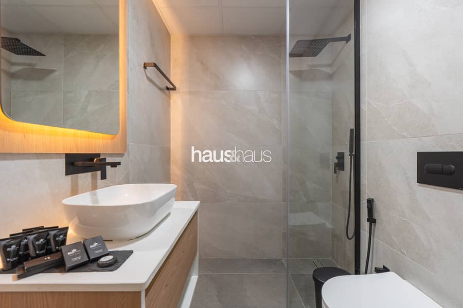 Newly Furnished | Near Circle Mall | Elegant - Image 20