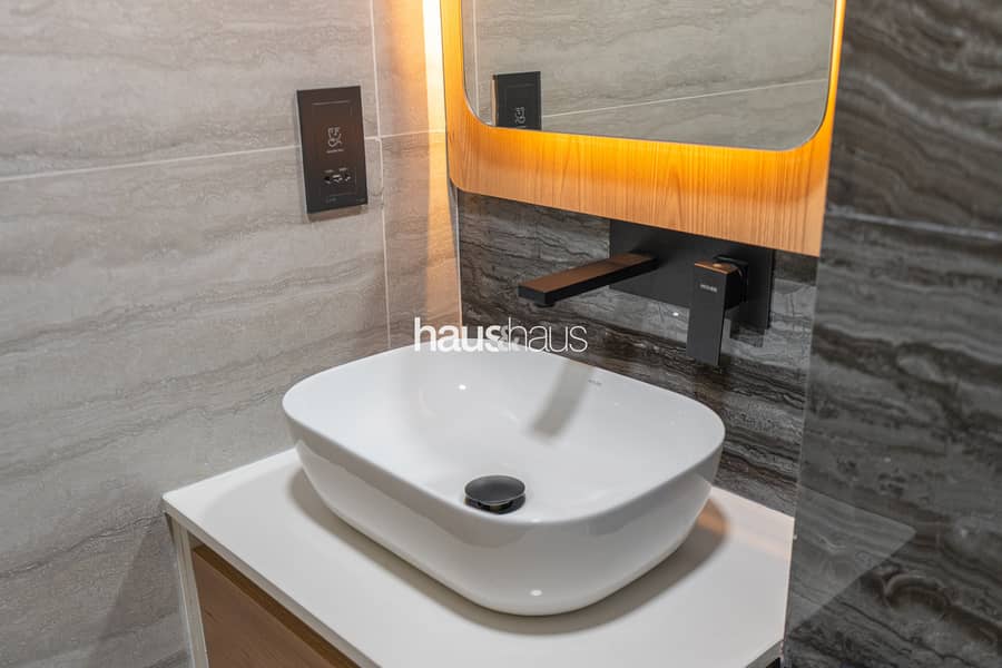 Newly Furnished | Near Circle Mall | Elegant - Image 27