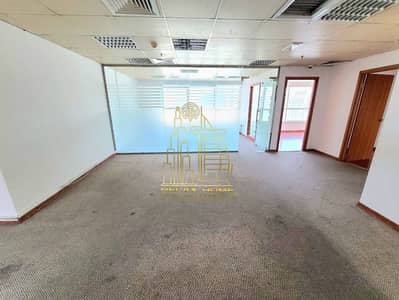 مکتب  للايجار في شارع الشيخ زايد، دبي - IMG-20250611-WA0093. jpg