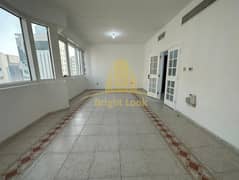 شقة في شارع حمدان 3 غرف 90000 درهم - 12691942