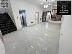 فيلا تصميم مودرن طابقين وروف موقع ممتاز قريب الخدمات والمسجد