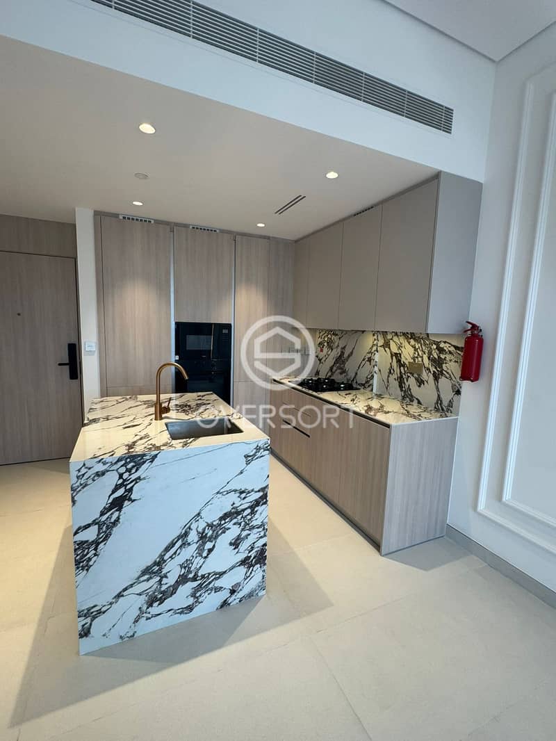 Stylish 1 Bedroom + Study, kitchen suppliers - Image 3