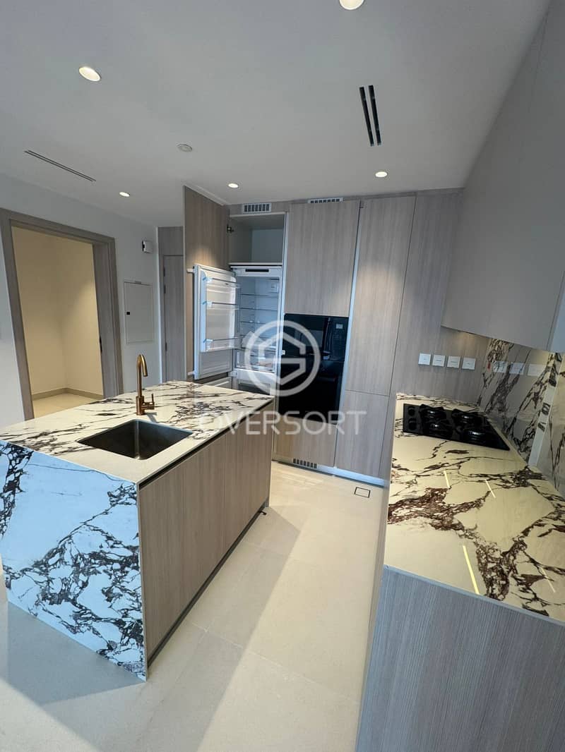 Stylish 1 Bedroom + Study, kitchen suppliers - Image 9