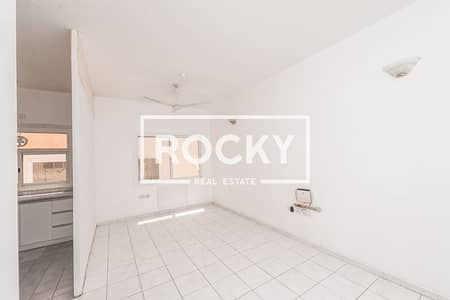 Studio for Rent in Bur Dubai, Dubai - BurDubai_AlGahash_221-St-WOB (1 of 12). jpg