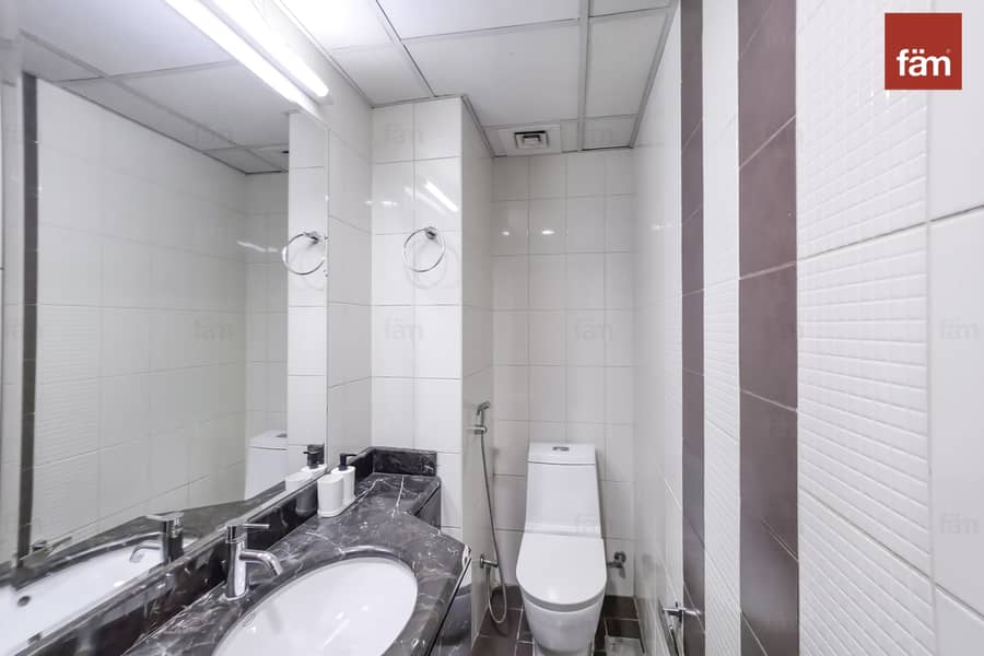 Renovated | Burj Khalifa View | Furnished | Vacant - Image 18