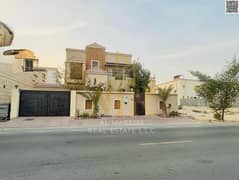 فيلا ساكن تجاري للبيع بعجمان علي شارع رئيسي مع الكهرباء والماء والمكيفات جاهزة للسكن تملك حر لجميع الجنسيات