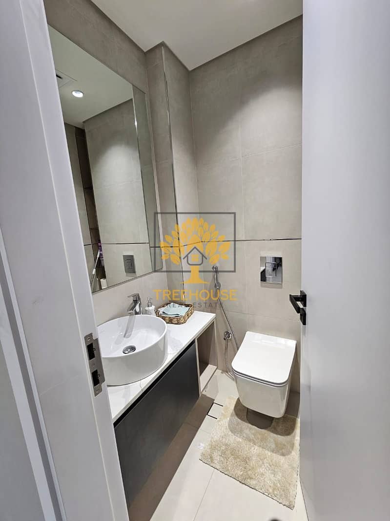 FULLY FURNISHED | SPACIOUS 1B APARTMENT | LUXURY - Image 10