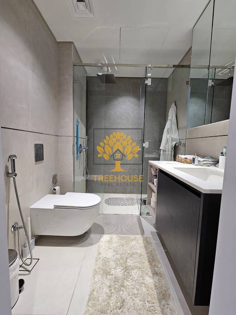 FULLY FURNISHED | SPACIOUS 1B APARTMENT | LUXURY - Image 11