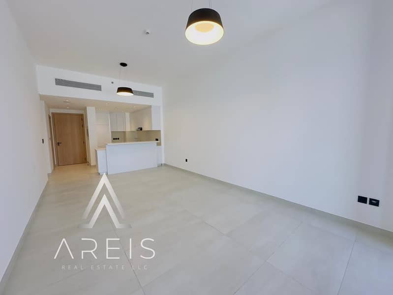 Spacious 2BR Apartment | Chiller Free | Balcony