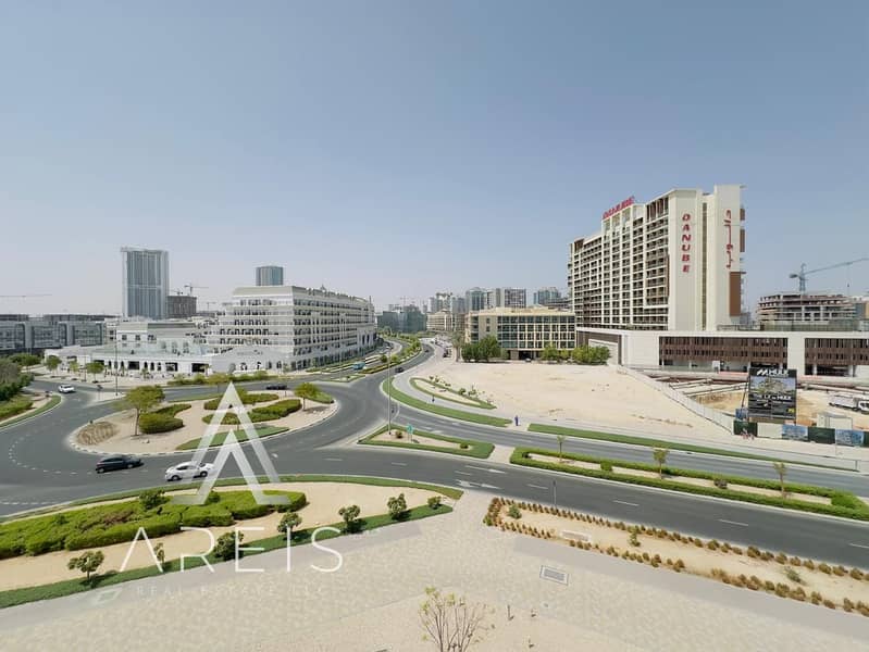 Spacious 2BR Apartment | Chiller Free | Balcony