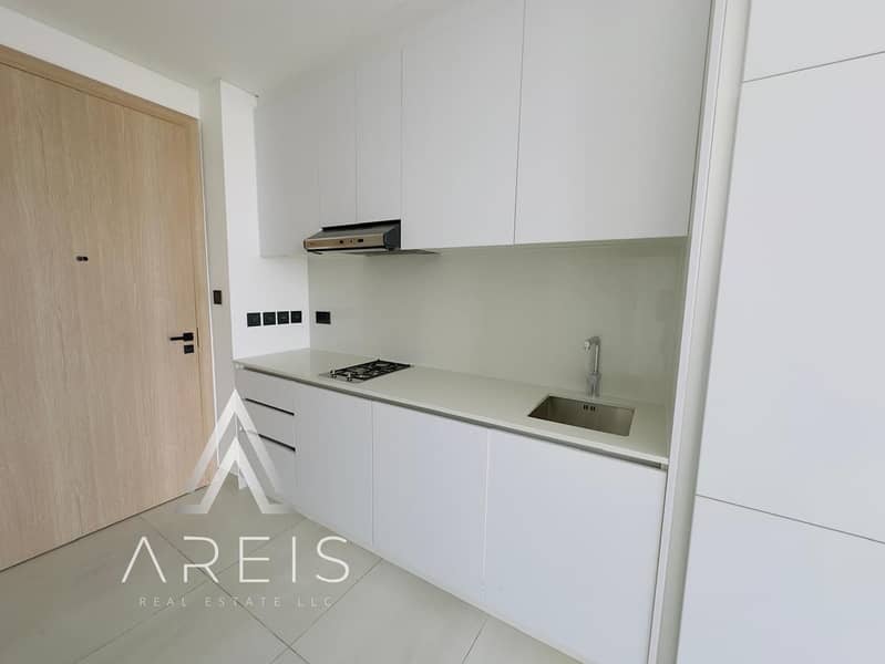 Spacious Studio with Modern Finishes - Image 12